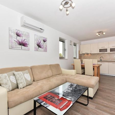 Apartmani Iva Vir Zewnętrze zdjęcie