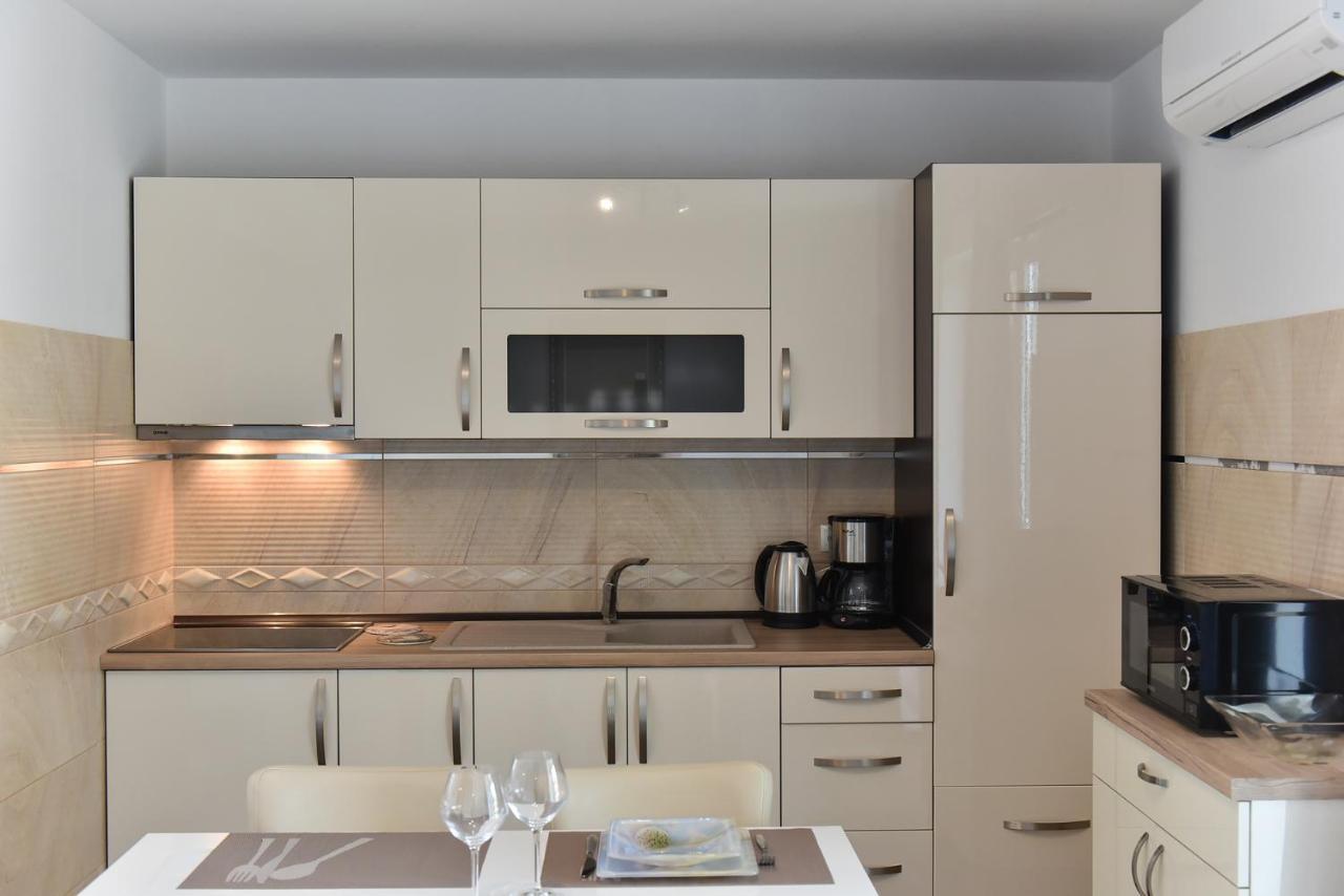 Apartmani Iva Vir Zewnętrze zdjęcie
