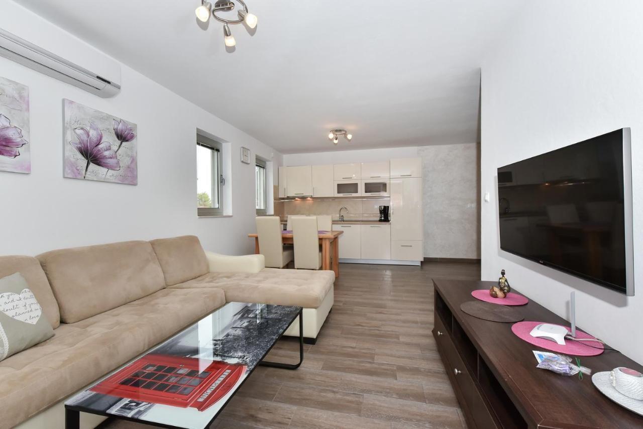 Apartmani Iva Vir Zewnętrze zdjęcie