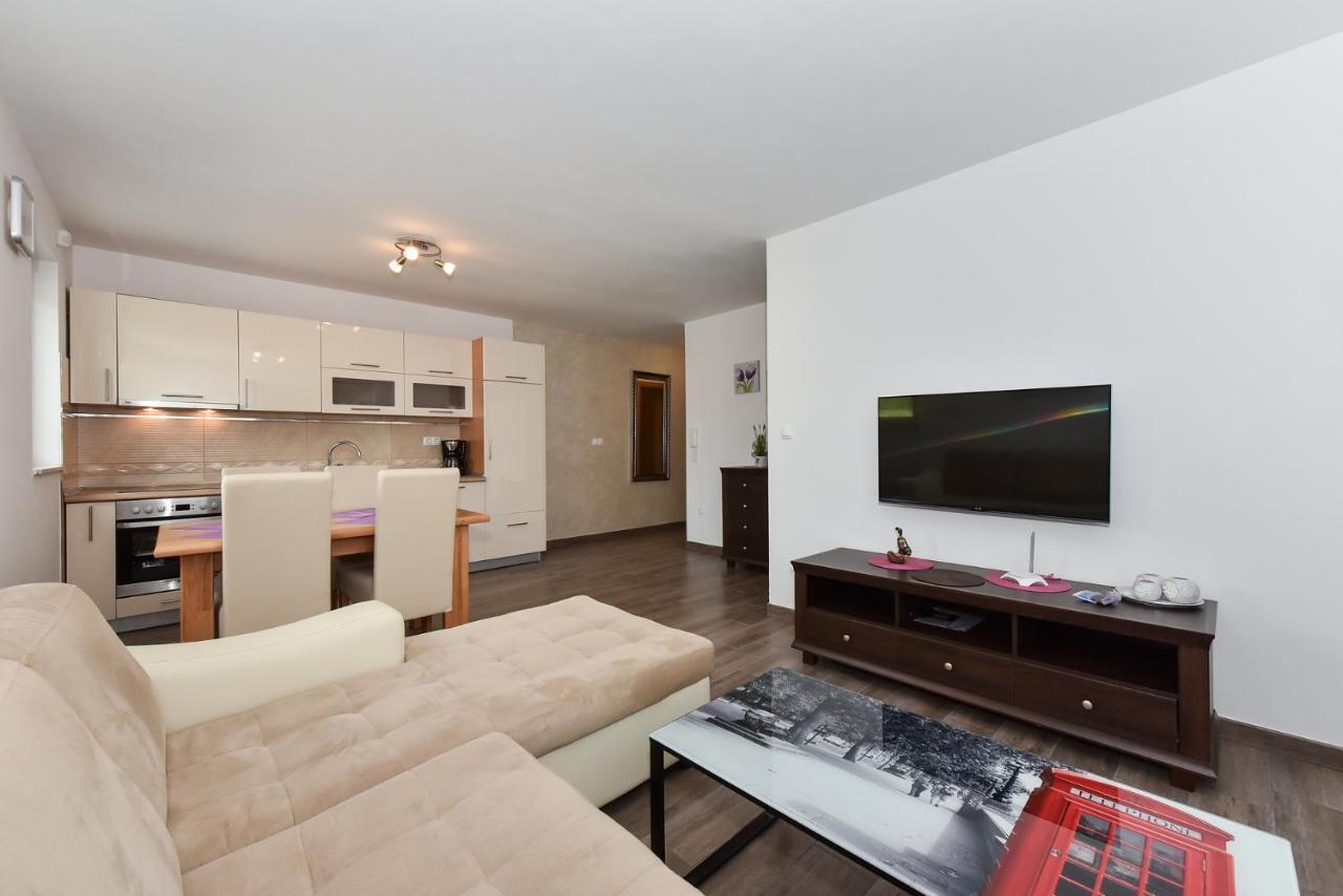 Apartmani Iva Vir Zewnętrze zdjęcie
