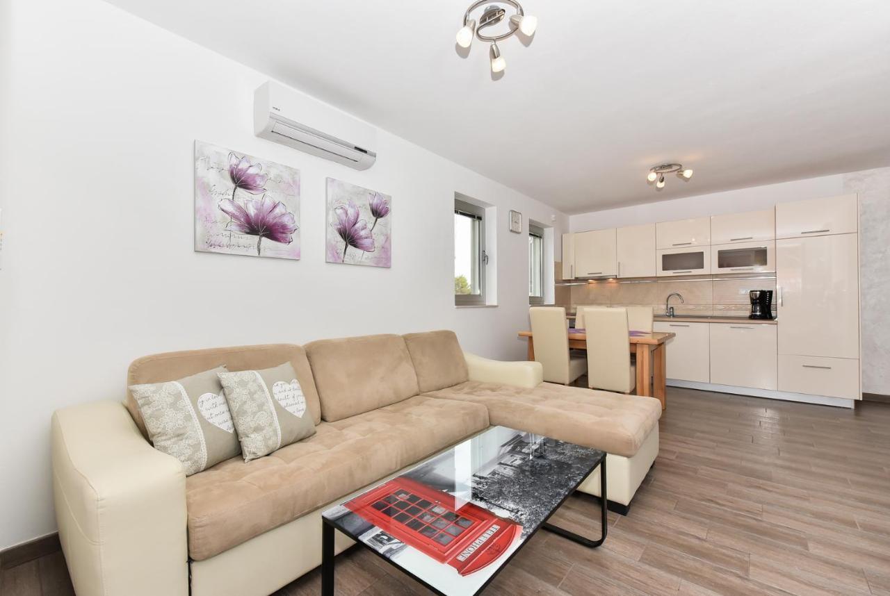 Apartmani Iva Vir Zewnętrze zdjęcie