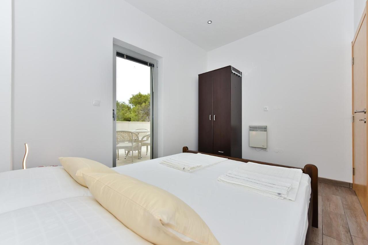 Apartmani Iva Vir Zewnętrze zdjęcie